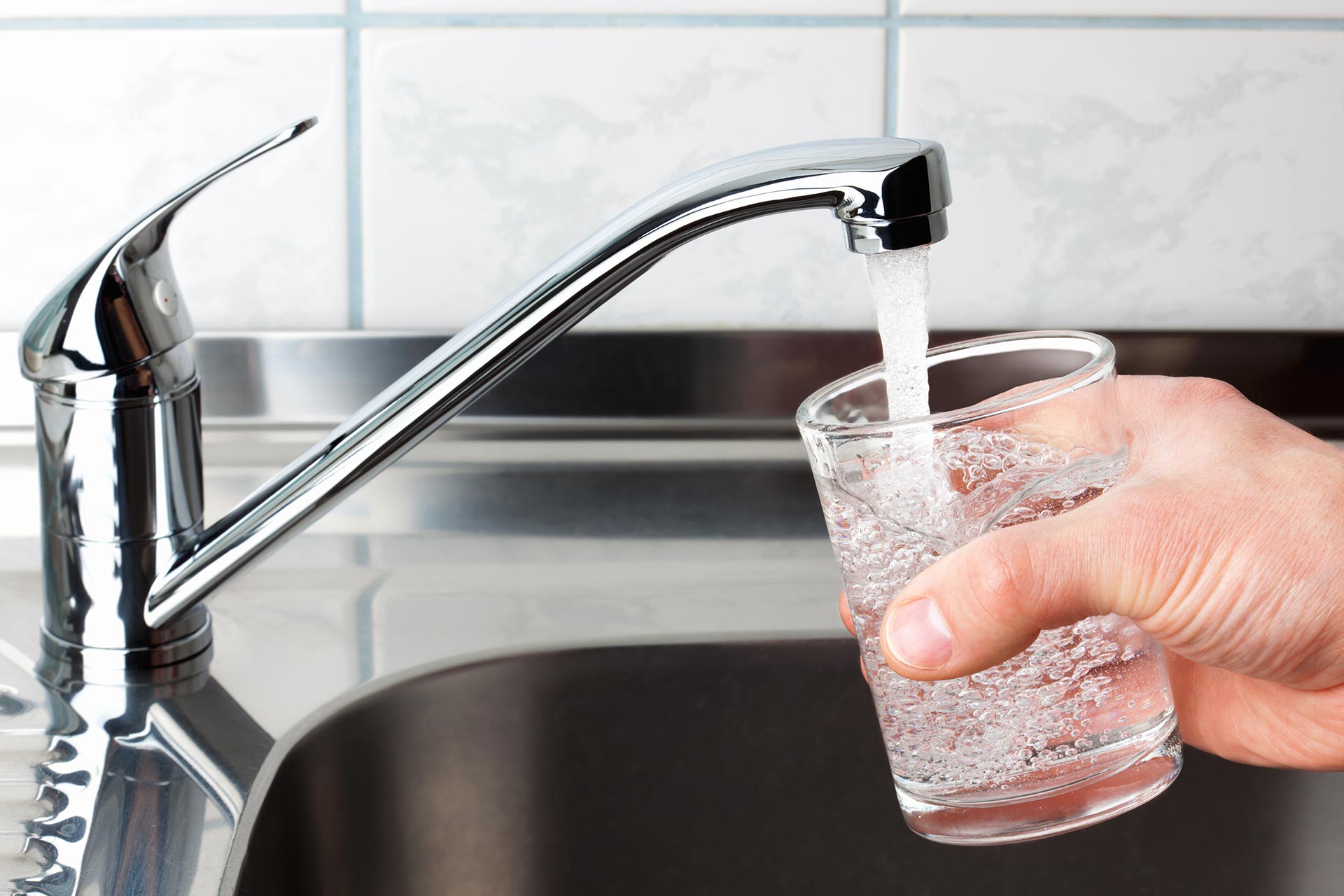COVID-19 : l’eau du robinet peut être consommée en toute sécurité